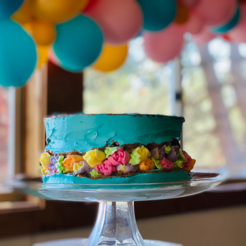 Vanilla Fault Line Cake With Russian Piping Tips Sweet Spatula 